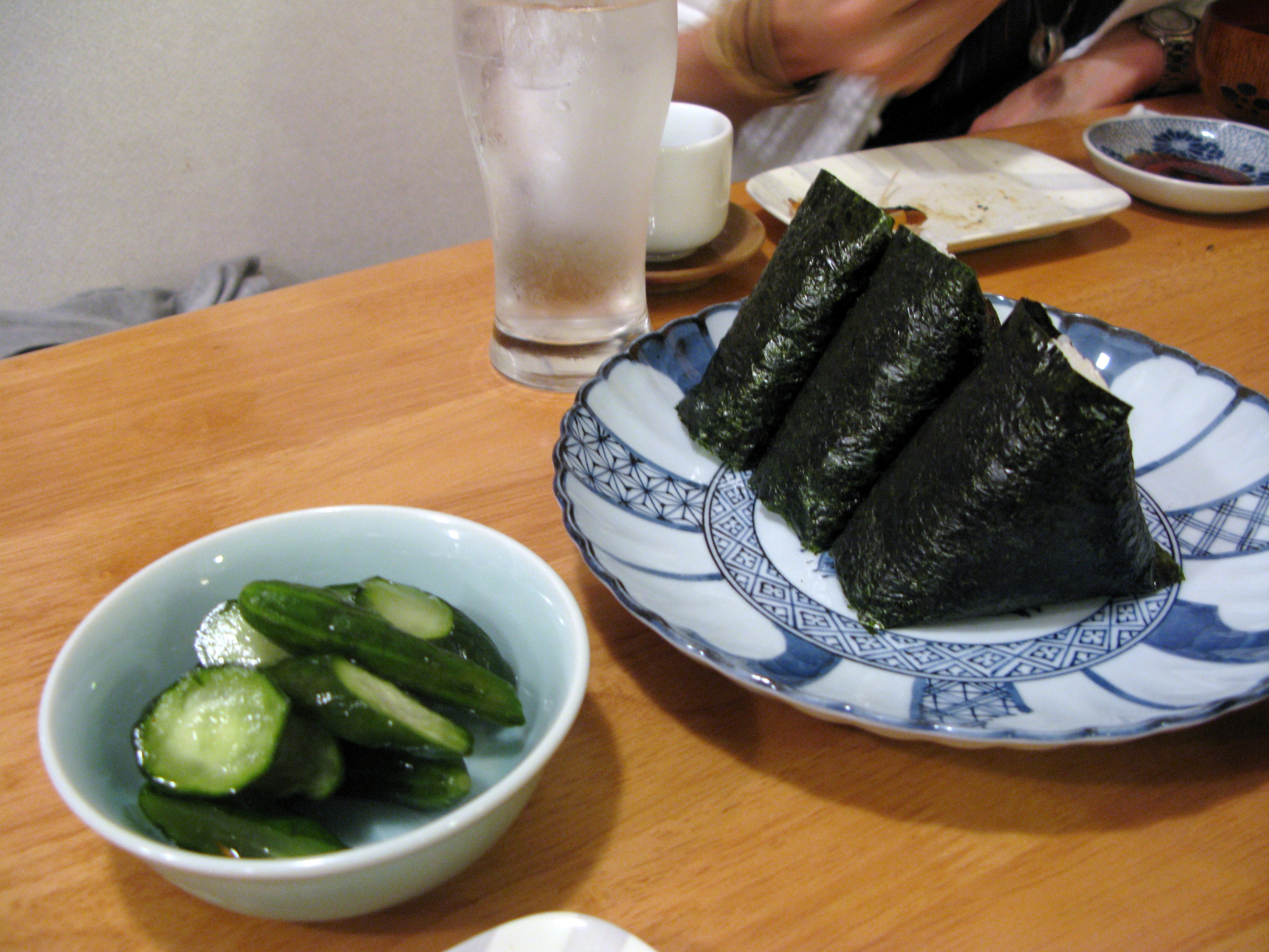 味百仙のおにぎりとお新香(2008年撮影)